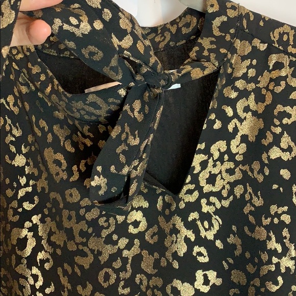Leopard print blouse with tie neck. - Picture 4 of 8